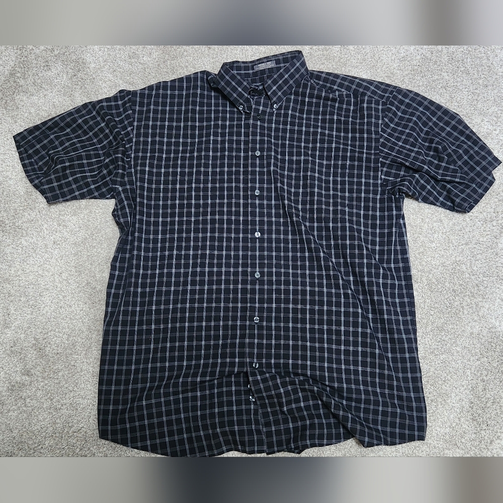 Van Heusen, men's button up, size XLT, short sleeve.